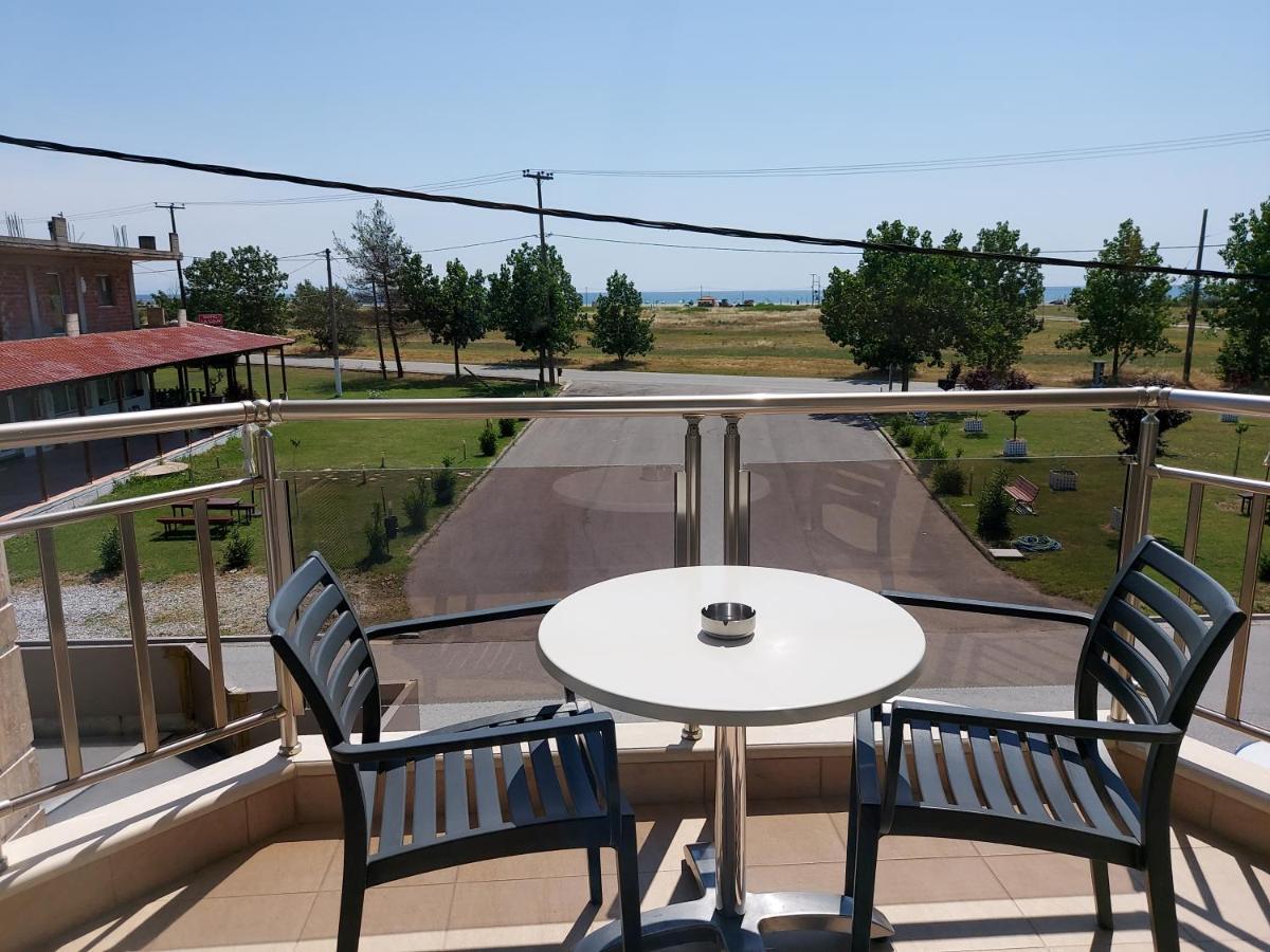 Paralía Hotel Epavlis Eleftheriadi מראה חיצוני תמונה