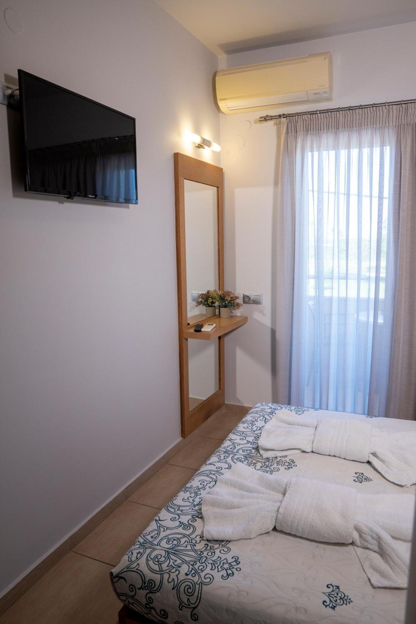 Paralía Hotel Epavlis Eleftheriadi מראה חיצוני תמונה