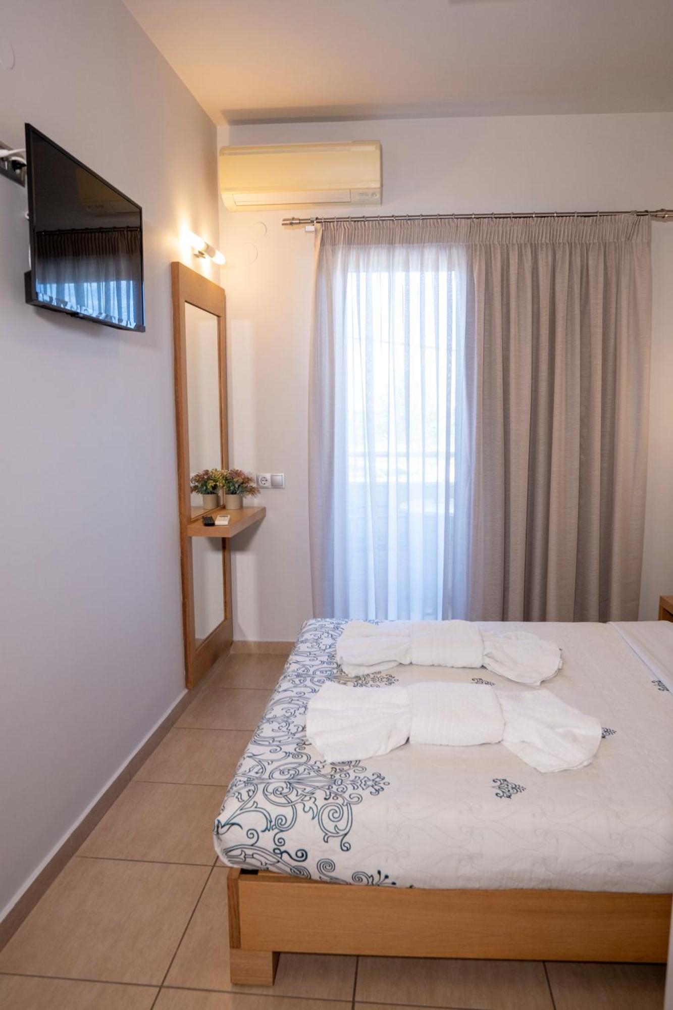 Paralía Hotel Epavlis Eleftheriadi מראה חיצוני תמונה