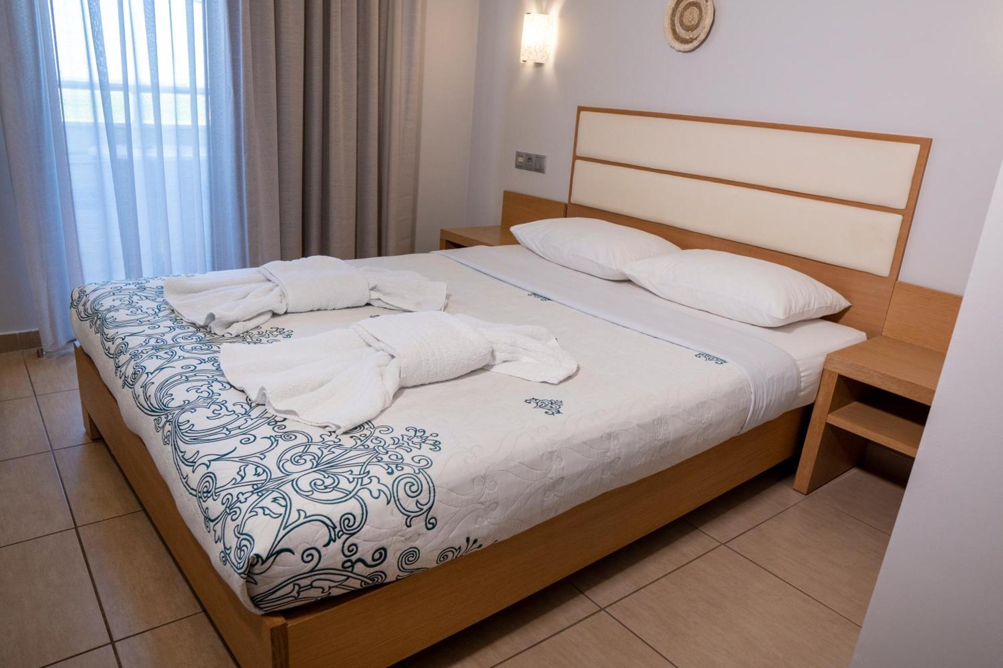 Paralía Hotel Epavlis Eleftheriadi מראה חיצוני תמונה